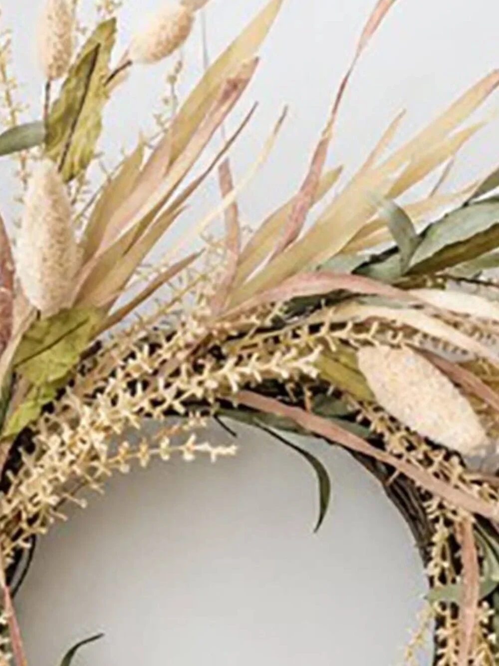 NWT Cream and Natural Wreath